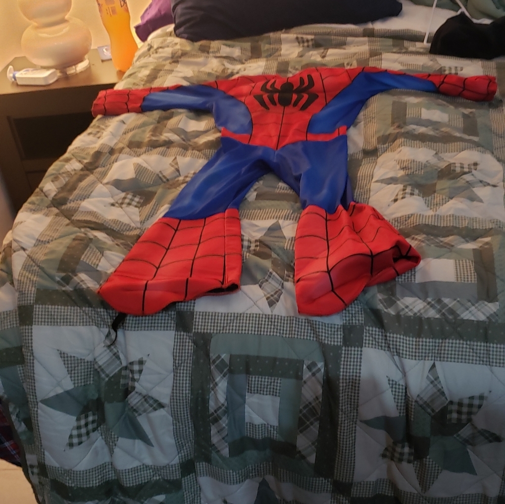 Spiderman costume with a small amount of piling